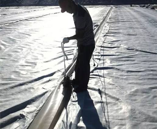 防滲膜的施工特點相應的監督檢查重點在哪？